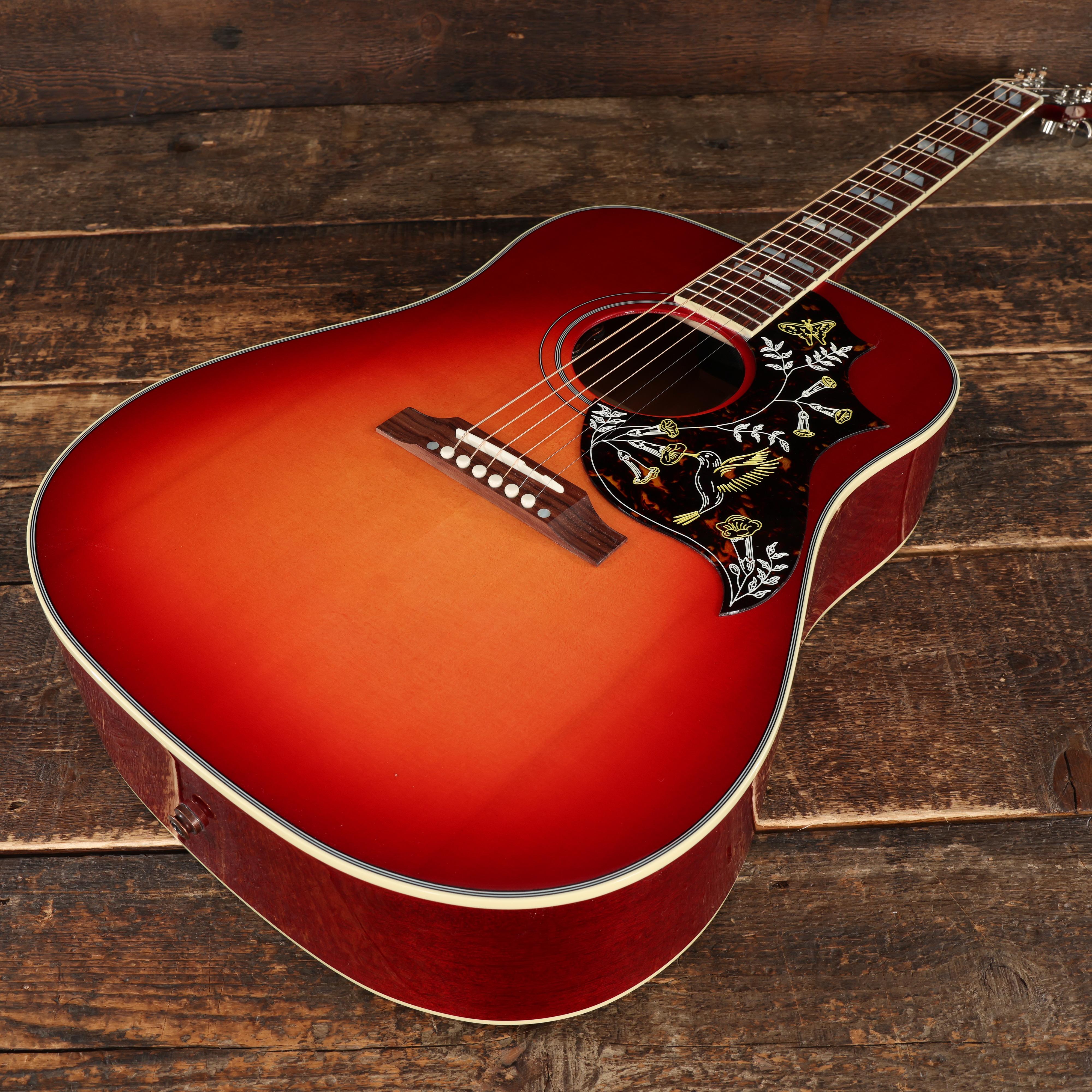 Gibson Hummingbird Standard in Vintage Cherry Sunburst - Andertons